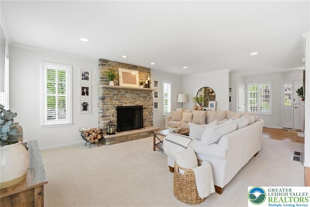 206 Cherry Court, Bushkill Twp, PA 18064
