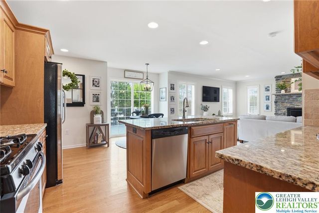 206 Cherry Court, Bushkill Twp, PA 18064