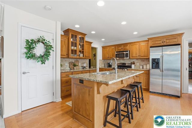206 Cherry Court, Bushkill Twp, PA 18064