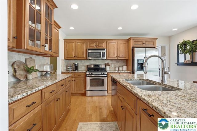 206 Cherry Court, Bushkill Twp, PA 18064