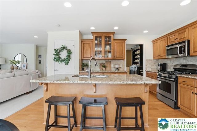 206 Cherry Court, Bushkill Twp, PA 18064