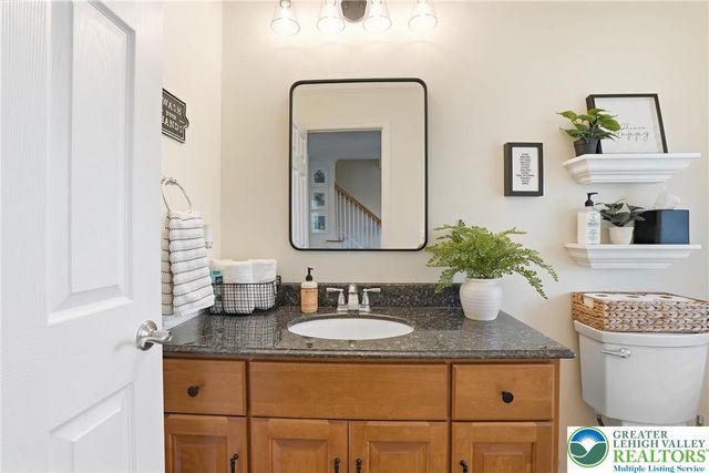 206 Cherry Court, Bushkill Twp, PA 18064