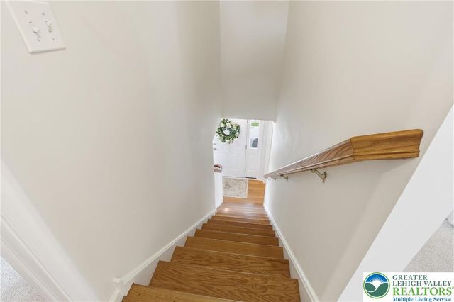 206 Cherry Court, Bushkill Twp, PA 18064