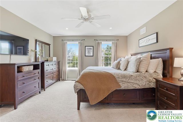 206 Cherry Court, Bushkill Twp, PA 18064
