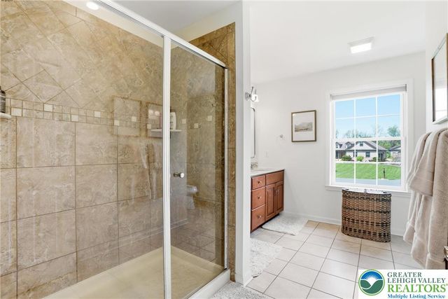 206 Cherry Court, Bushkill Twp, PA 18064