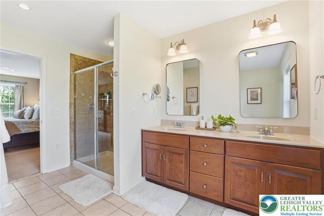 206 Cherry Court, Bushkill Twp, PA 18064