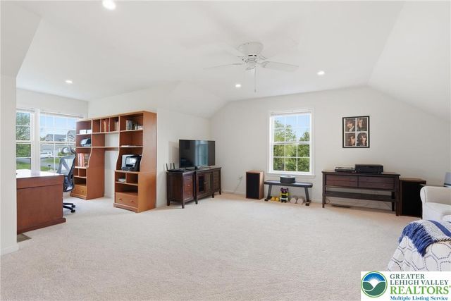 206 Cherry Court, Bushkill Twp, PA 18064