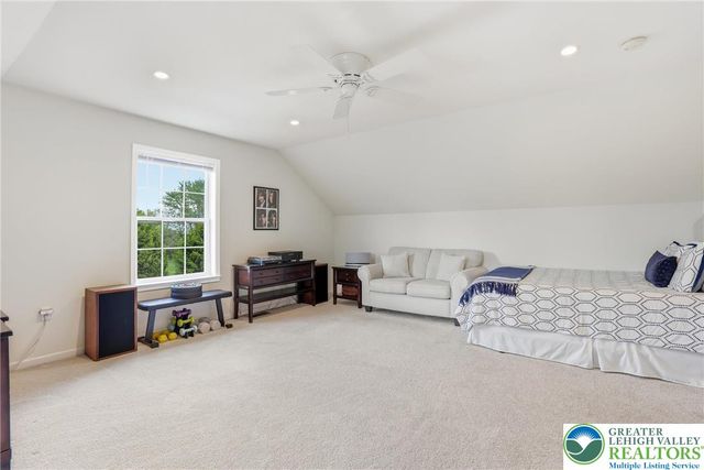 206 Cherry Court, Bushkill Twp, PA 18064