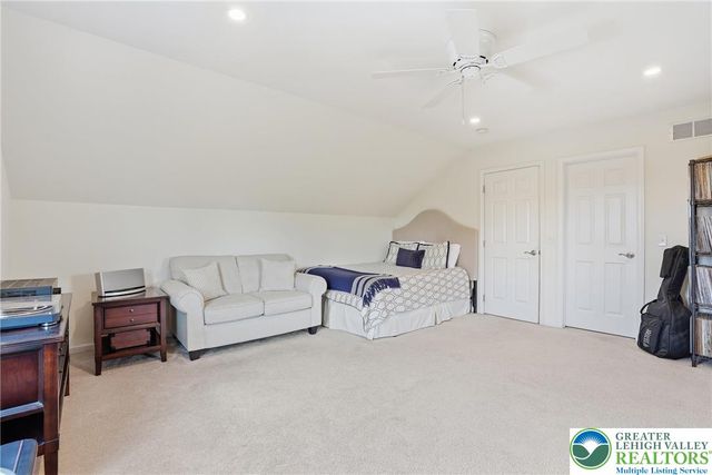206 Cherry Court, Bushkill Twp, PA 18064