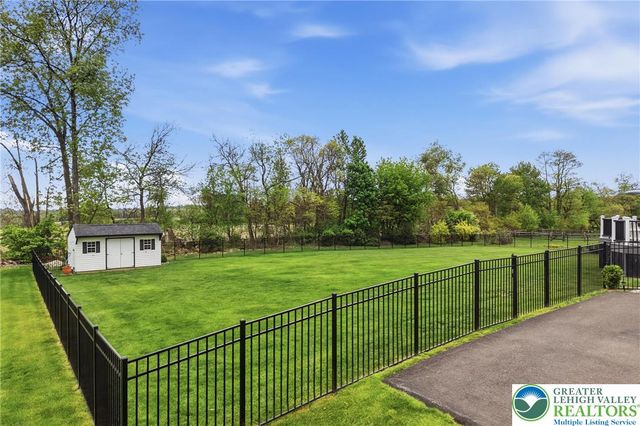 206 Cherry Court, Bushkill Twp, PA 18064