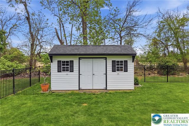 206 Cherry Court, Bushkill Twp, PA 18064