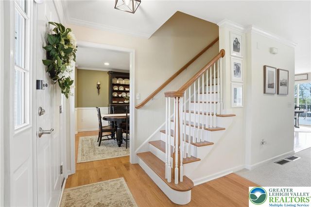 206 Cherry Court, Bushkill Twp, PA 18064
