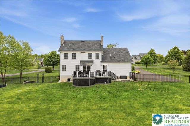 206 Cherry Court, Bushkill Twp, PA 18064