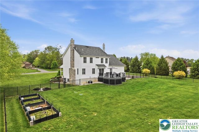 206 Cherry Court, Bushkill Twp, PA 18064