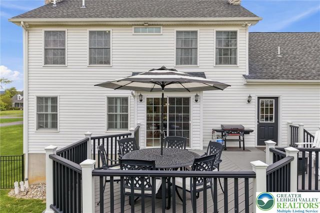 206 Cherry Court, Bushkill Twp, PA 18064