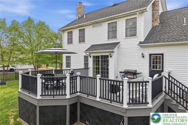 206 Cherry Court, Bushkill Twp, PA 18064