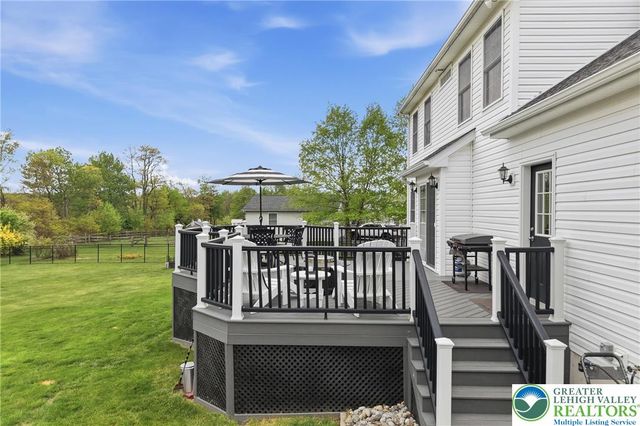 206 Cherry Court, Bushkill Twp, PA 18064
