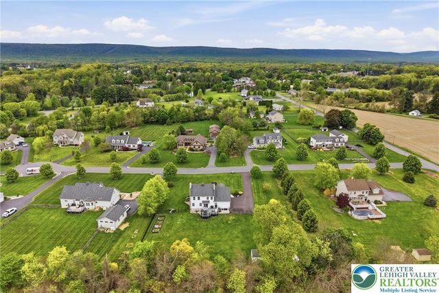 206 Cherry Court, Bushkill Twp, PA 18064