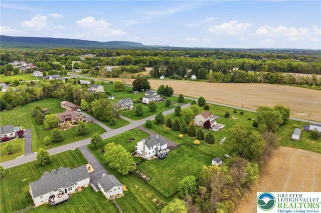 206 Cherry Court, Bushkill Twp, PA 18064