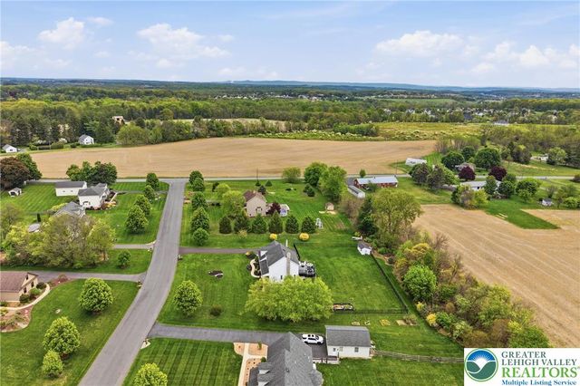 206 Cherry Court, Bushkill Twp, PA 18064