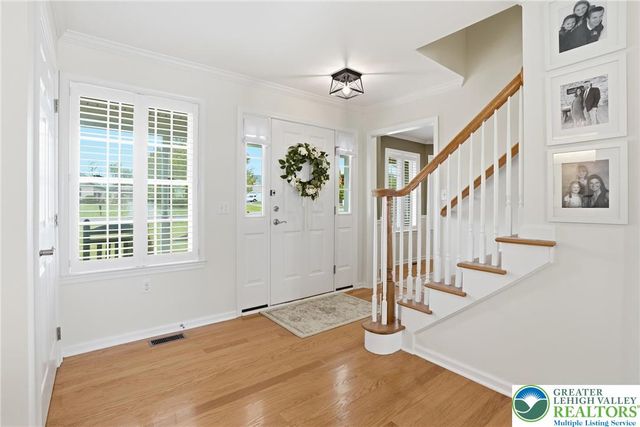 206 Cherry Court, Bushkill Twp, PA 18064