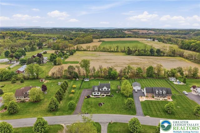 206 Cherry Court, Bushkill Twp, PA 18064