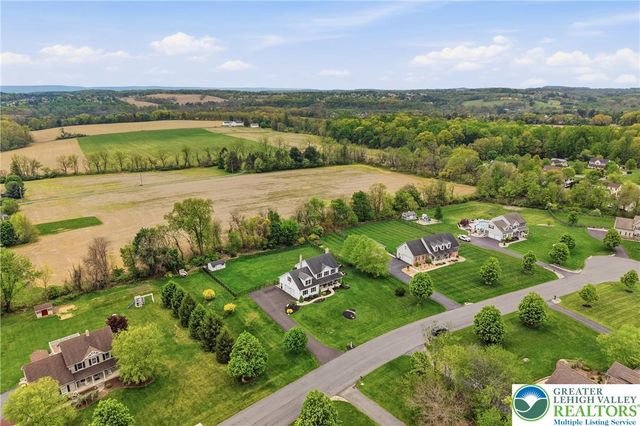 206 Cherry Court, Bushkill Twp, PA 18064