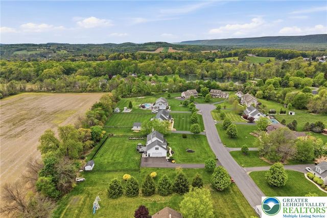 206 Cherry Court, Bushkill Twp, PA 18064