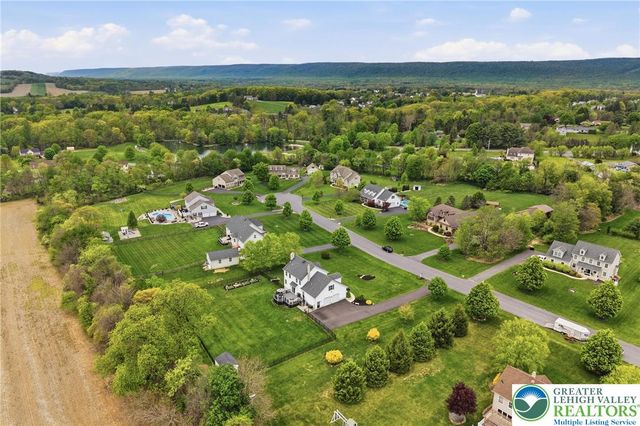 206 Cherry Court, Bushkill Twp, PA 18064