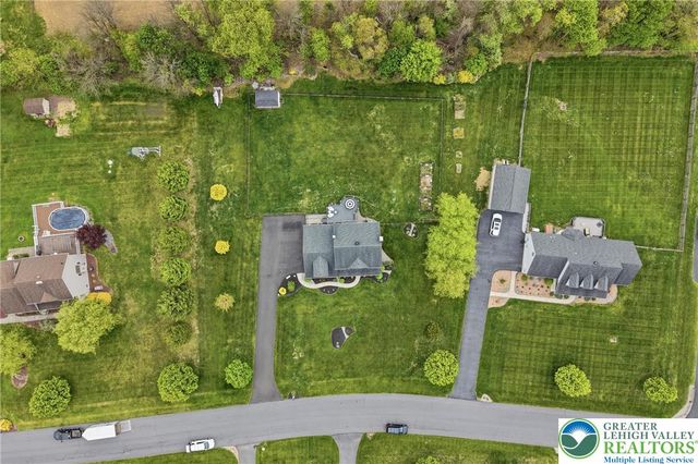206 Cherry Court, Bushkill Twp, PA 18064