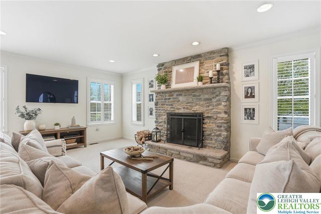206 Cherry Court, Bushkill Twp, PA 18064