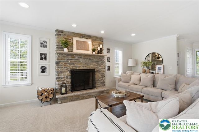 206 Cherry Court, Bushkill Twp, PA 18064
