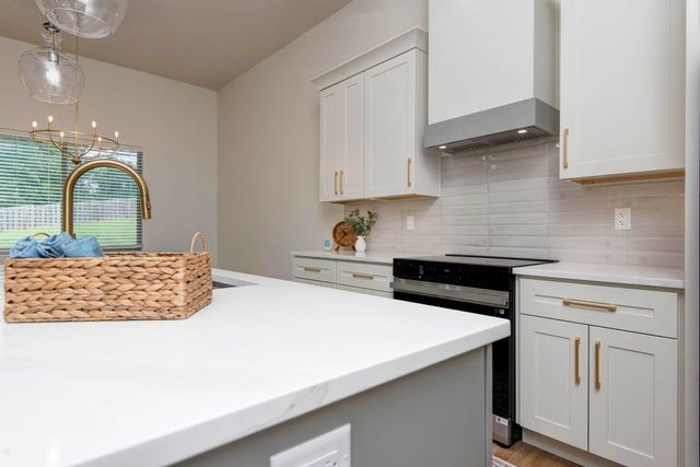 1539 W Gaslight Drive, Springfield, MO 65810