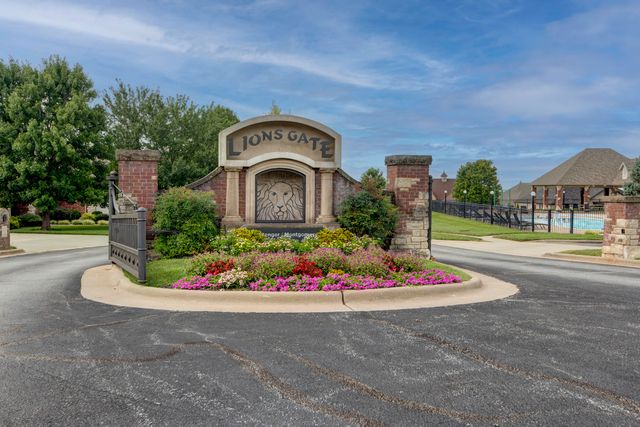 1539 W Gaslight Drive, Springfield, MO 65810