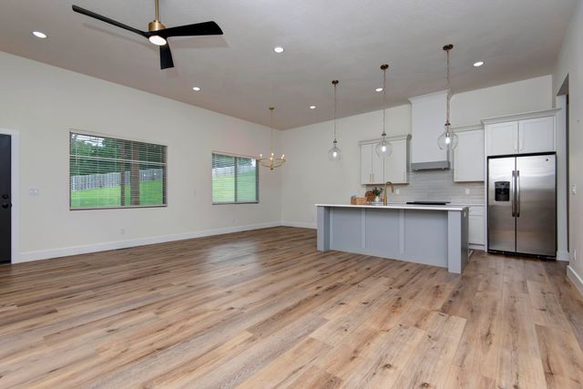 1539 W Gaslight Drive, Springfield, MO 65810