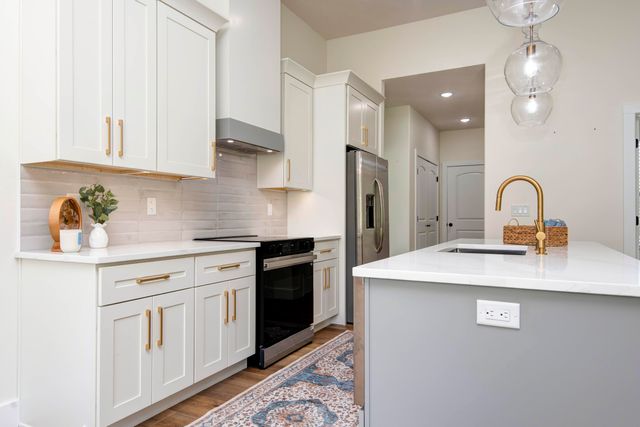 1539 W Gaslight Drive, Springfield, MO 65810