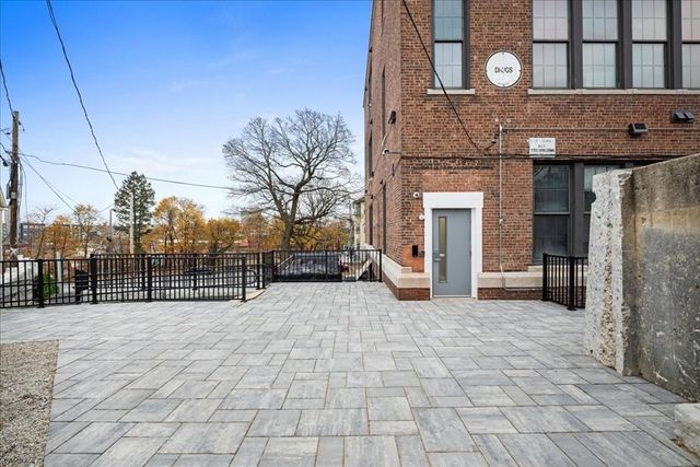 22 Waverly St 101, Worcester, MA 01604