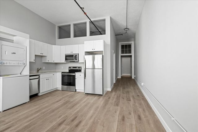 22 Waverly St 101, Worcester, MA 01604