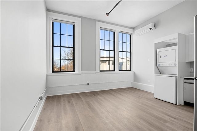22 Waverly St 101, Worcester, MA 01604