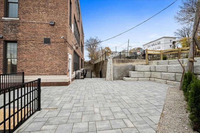 22 Waverly St 101, Worcester, MA 01604