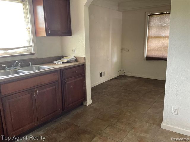 15220 Tacoma Street, Detroit, MI 48205