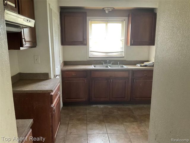 15220 Tacoma Street, Detroit, MI 48205