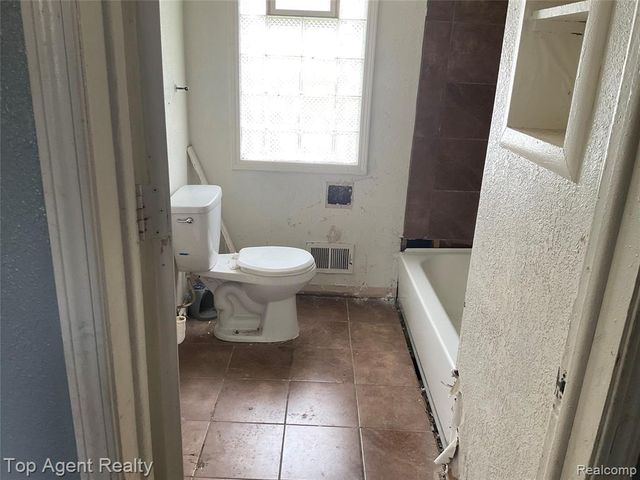 15220 Tacoma Street, Detroit, MI 48205