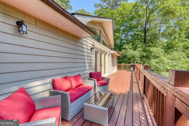 276 Lancelot Loop, Clayton, GA 30525