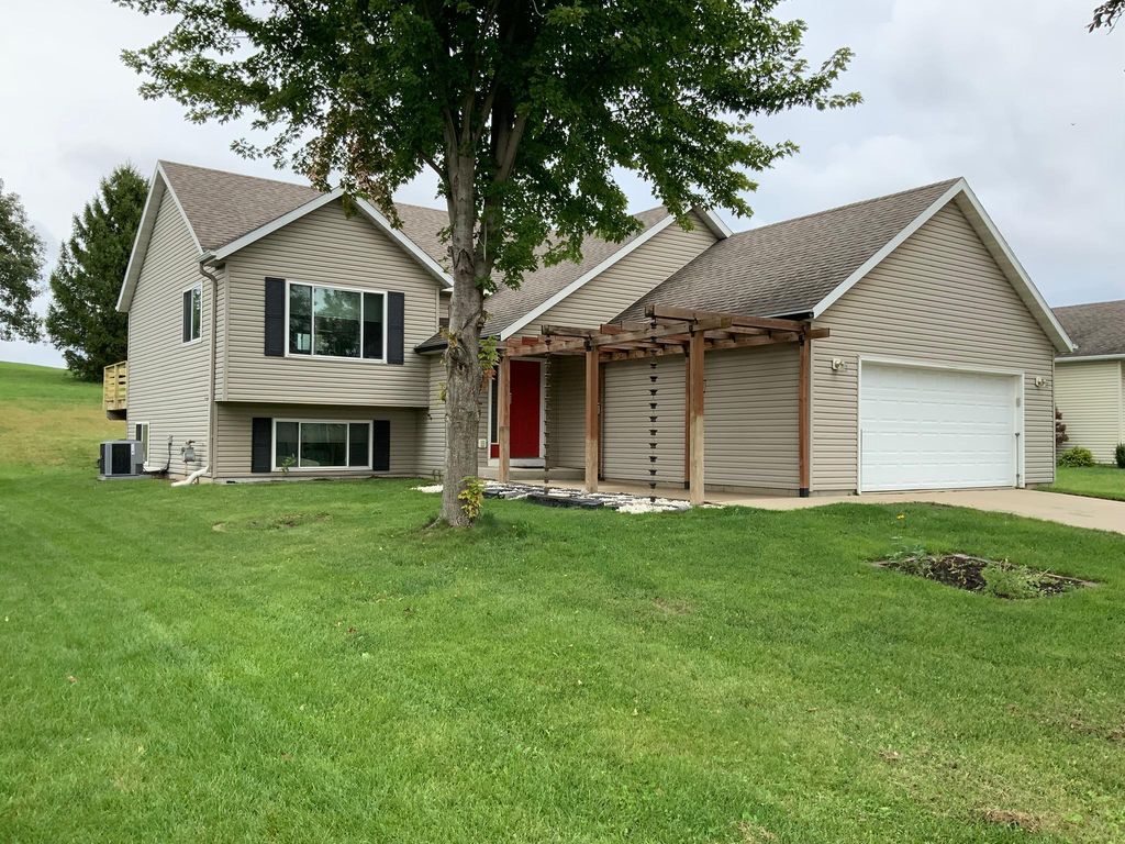 5261 51st Street NW, Rochester, MN 55901