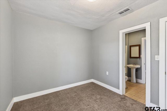 924 Head St, Palestine, TX 75801