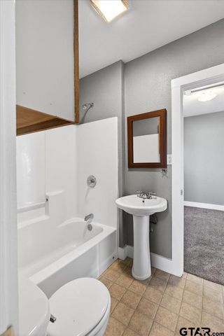 924 Head St, Palestine, TX 75801