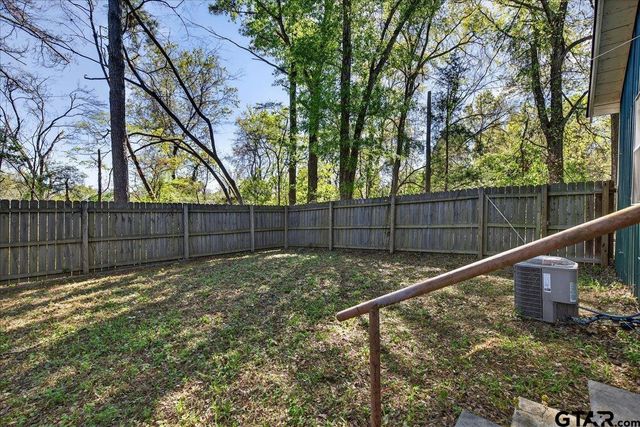 924 Head St, Palestine, TX 75801