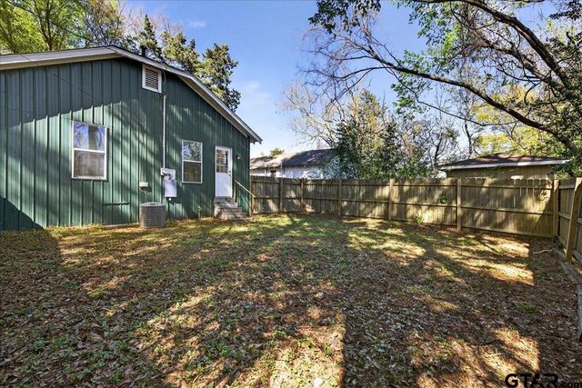 924 Head St, Palestine, TX 75801