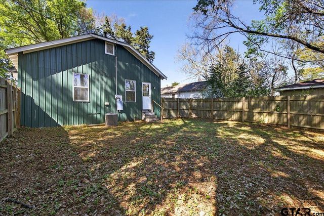 924 Head St, Palestine, TX 75801